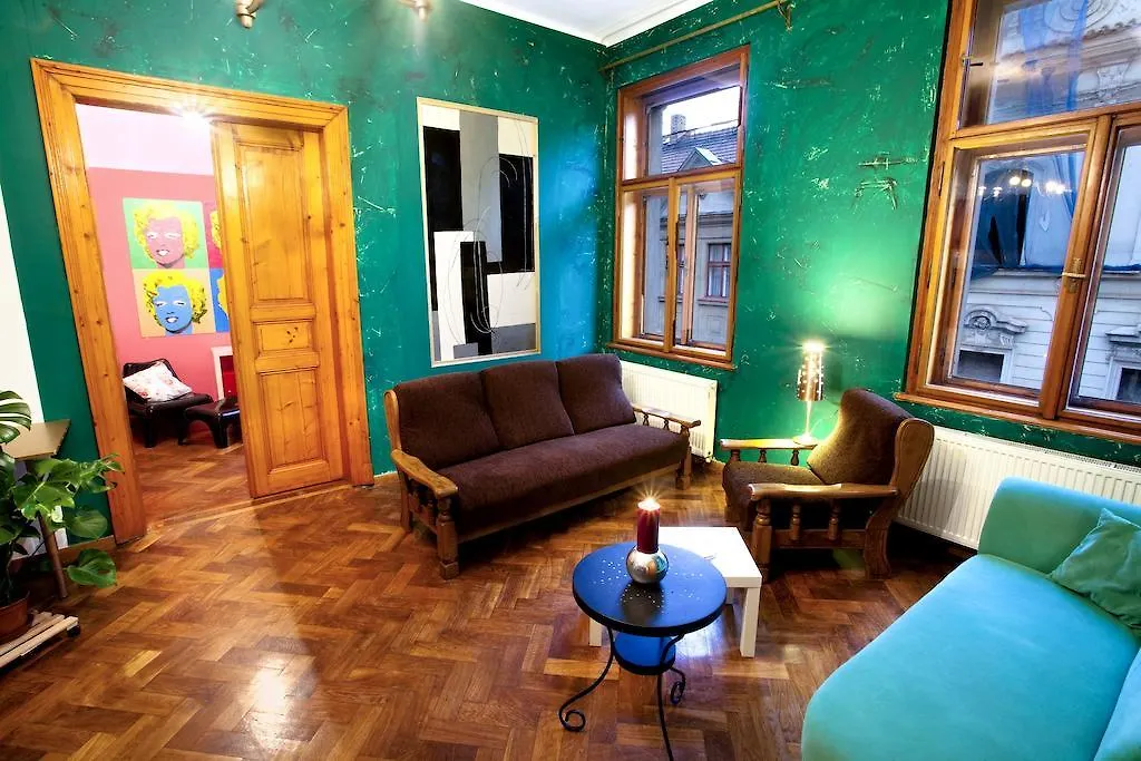 Art Hole Hostel Πράγα