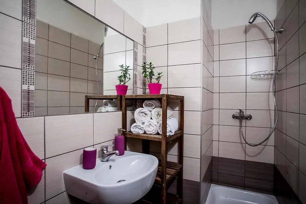 Art Hole Hostel Prague