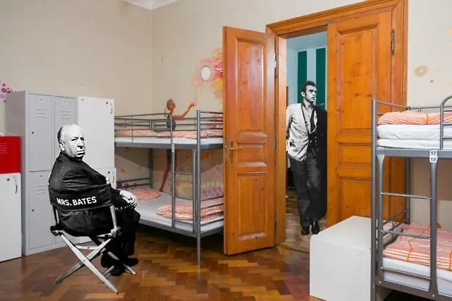 Art Hole Hostel Prague 0*,